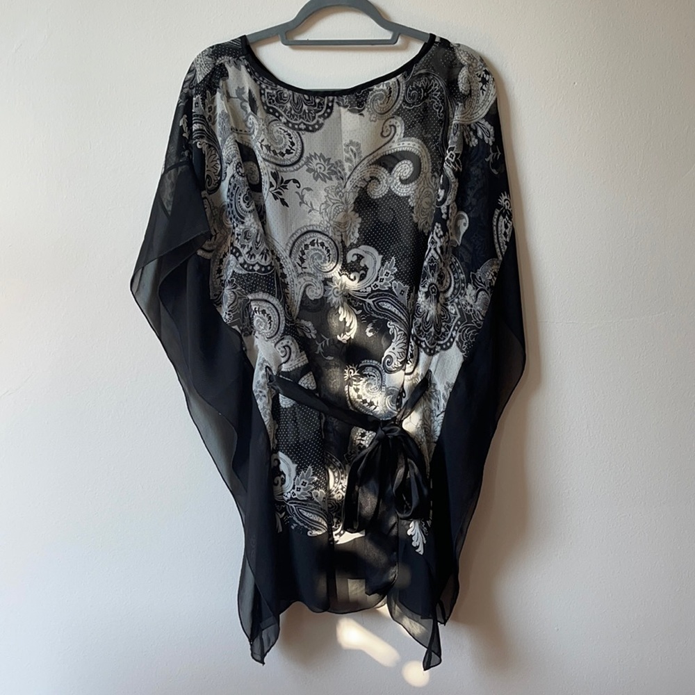 Shear pattern pronto wrap shirt. Size Large